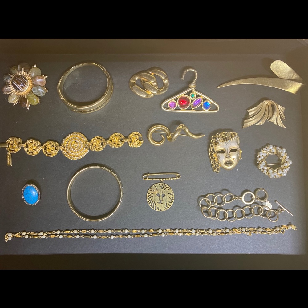 Lot of 15 pieces some trifari